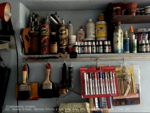 un camino entre pinceles